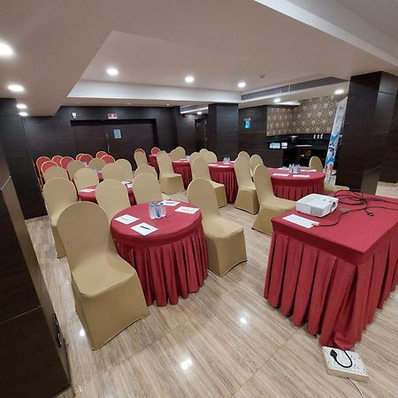 Central Beacon Hotel Surat Bagian luar foto