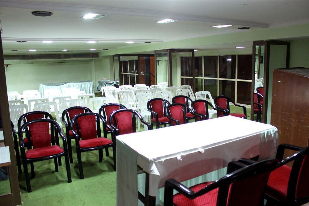 Central Beacon Hotel Surat Bagian luar foto