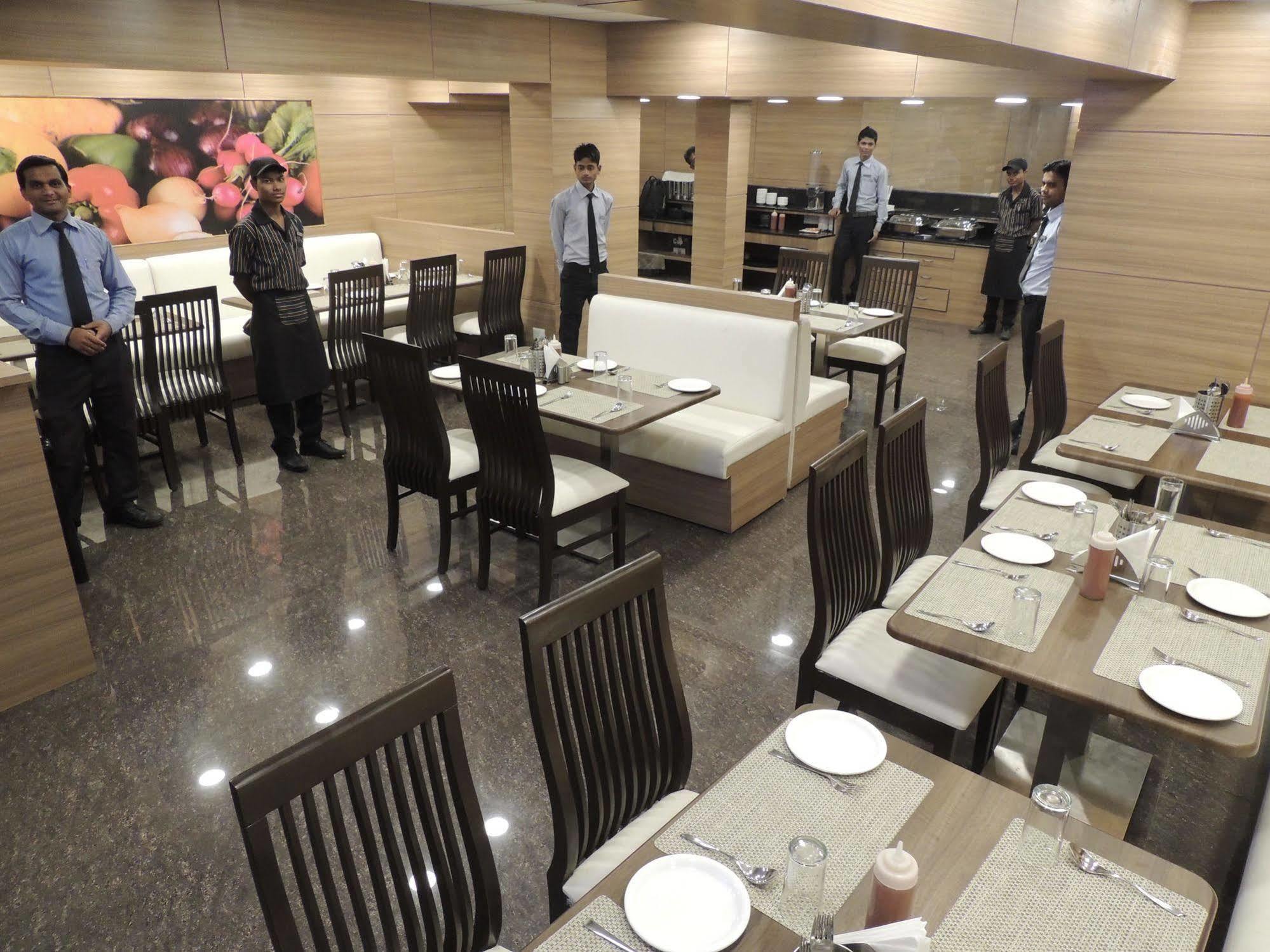 Central Beacon Hotel Surat Bagian luar foto
