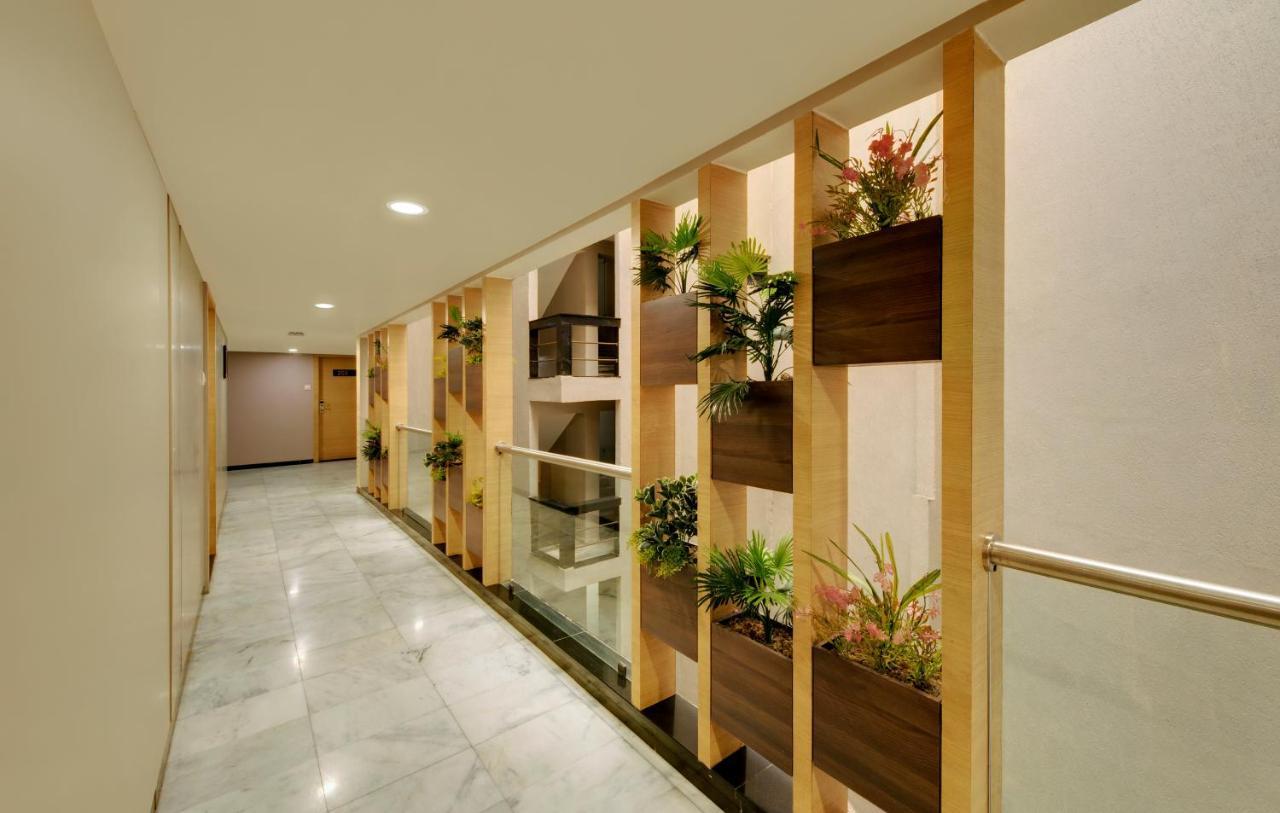 Central Beacon Hotel Surat Bagian luar foto