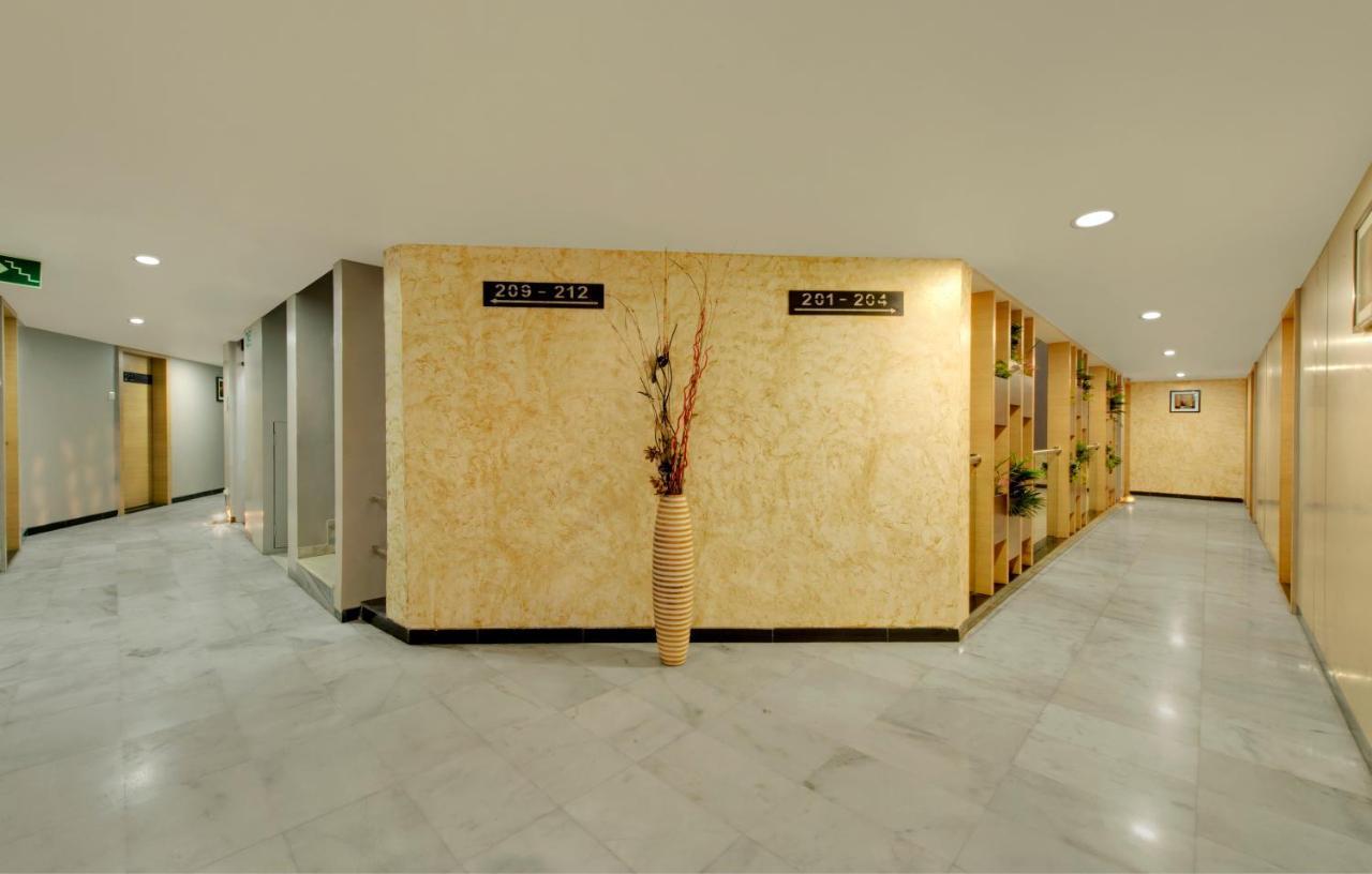 Central Beacon Hotel Surat Bagian luar foto