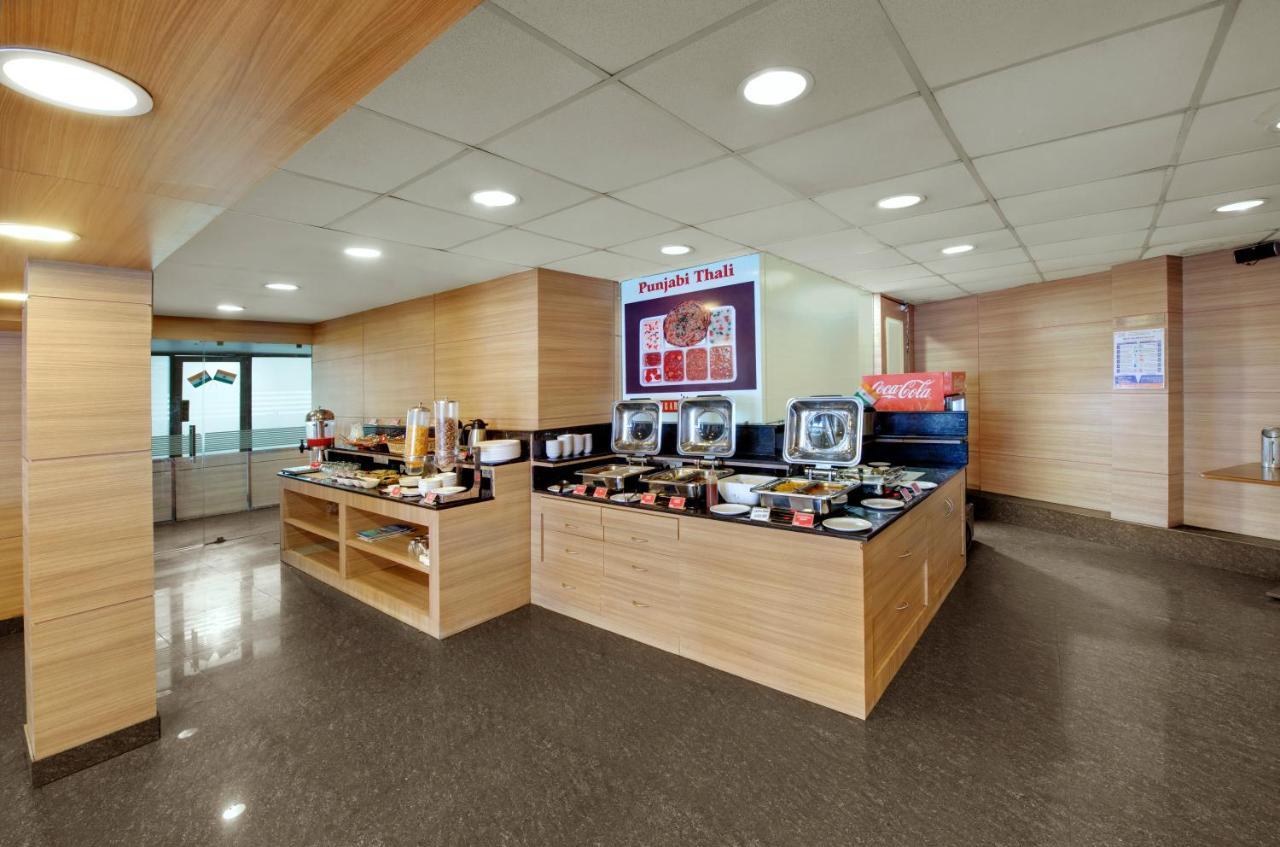 Central Beacon Hotel Surat Bagian luar foto